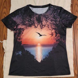 Heart shaped ocean sunset printe design t-shirt  ize XL (fits more like a Large)